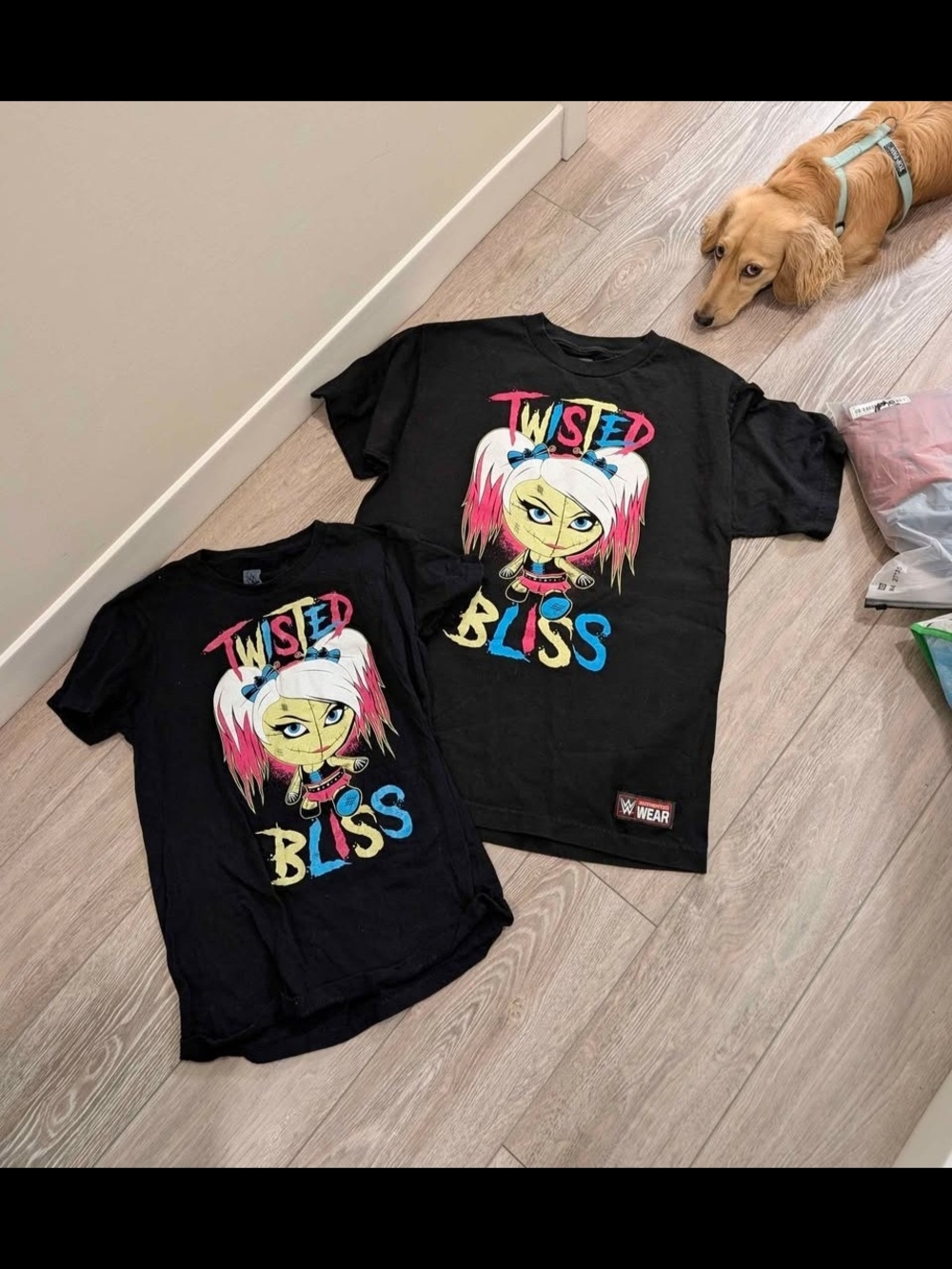 WWE Alexa Bliss Men's + Women's  'Twisted Bliss' Black Graphic Tee - Size M